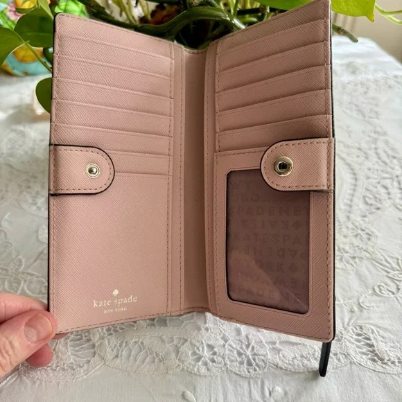 Kate Spade Wallet Laurel way Stacy wallet 3.5” H x 6.7” wide - Picture 4 of 7